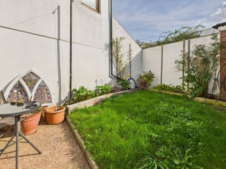 Two bed mid-terraced house to rent in High Street, Exeter, EX3 - Photo 2