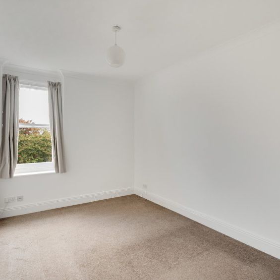 1 Bed Flat - Photo 1