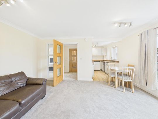 2 bedroom flat to rent - Photo 1
