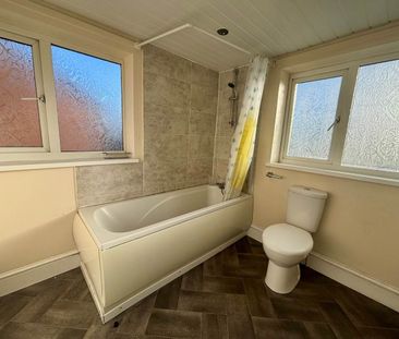 Portlands, Fairfields Avenue Bramley - Photo 6