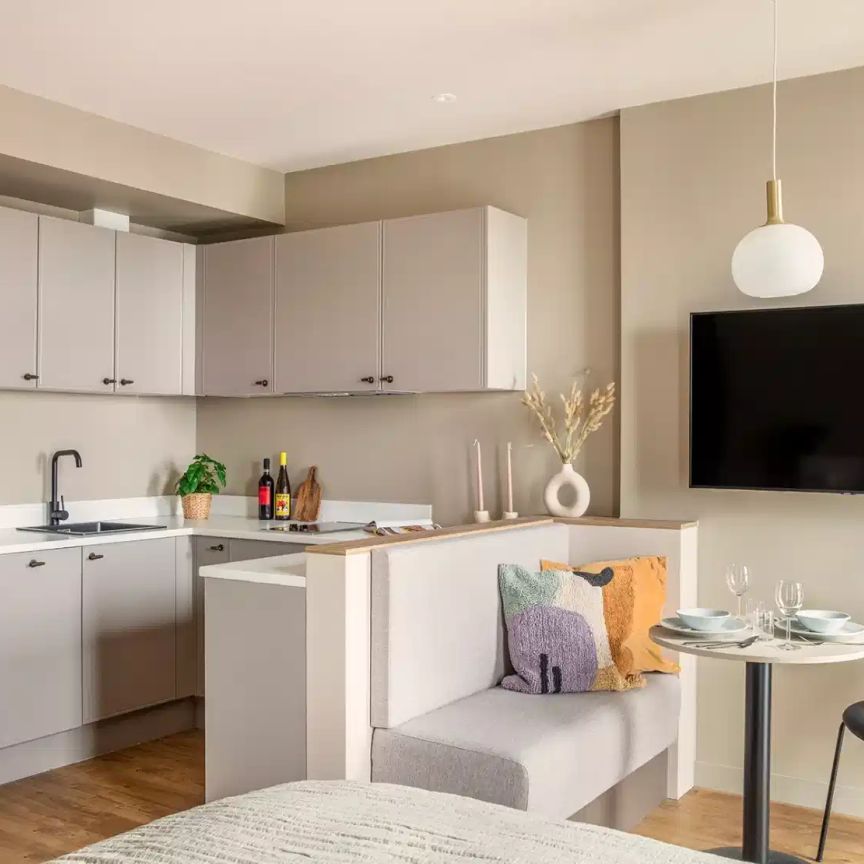 Premium Plus - Photo 1