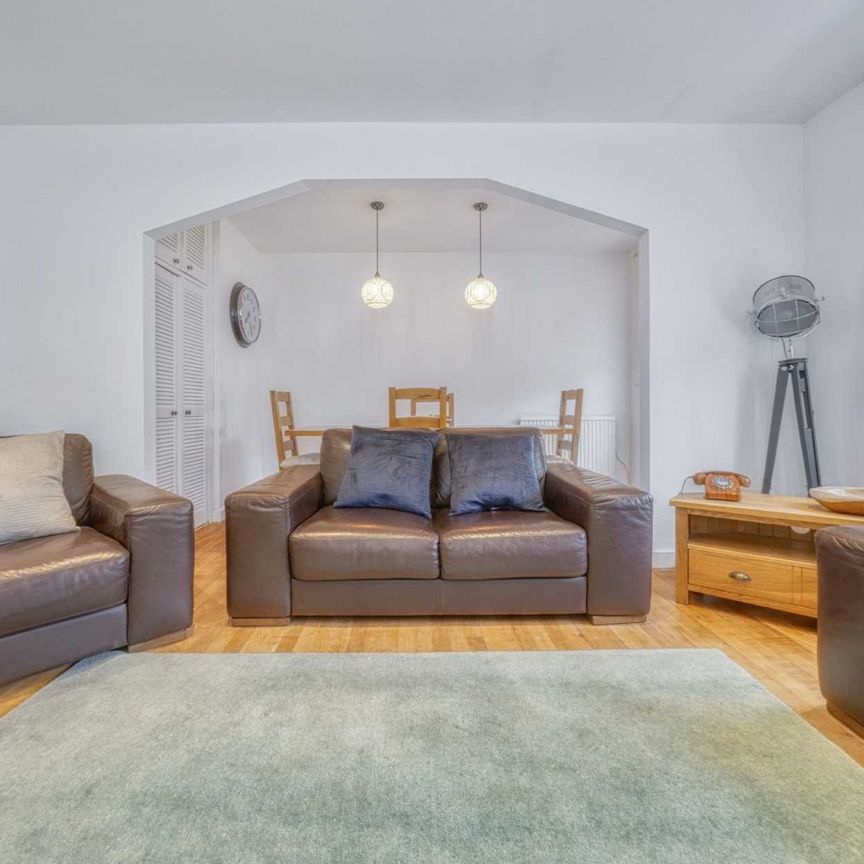 Price £895 pcm - Available Now - Unfurnished - Photo 1