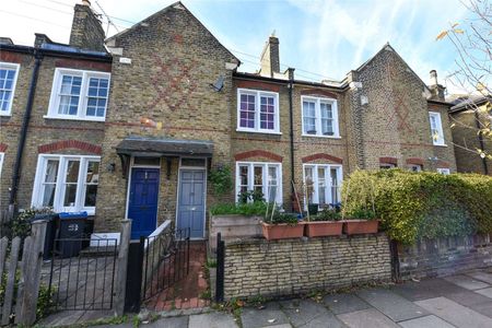 A charming period house in the heart of Wimbledon. - Photo 3