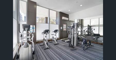 Next to East Village I Large 3-Bedroom Apartment I Double Carspace - Photo 5