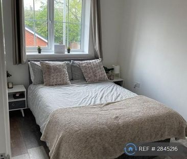 3 bedroom semi-detached house to rent - Photo 5