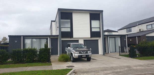 MODERN AND WARM - Photo 1
