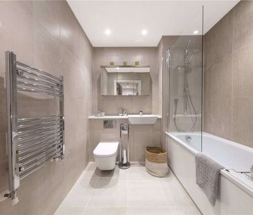A stylish luxury apartment convenient for town and station - Photo 1