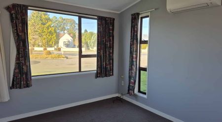 Right in the Centre of Mataura! - Photo 2