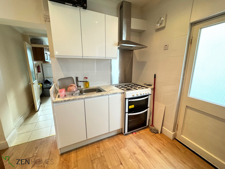 House share to rent - Photo 4