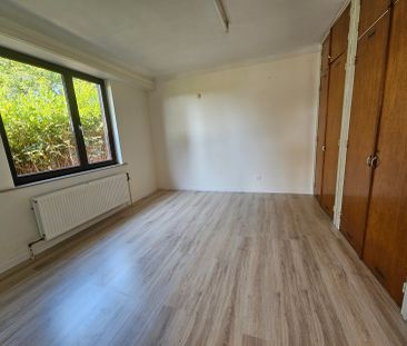 Gerenoveerde laagbouwwoning op perceel van +/- 1.500m² met 3 slpks ... - Photo 3