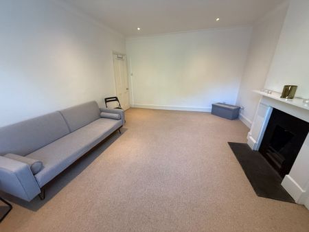 2 Bed Flat, Crystal Palace, SE19 - Photo 2