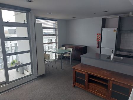 Two Level Apartment with Views Towards The Skytower - Photo 5