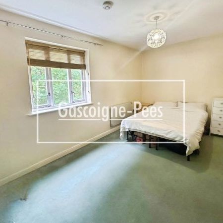 Chineham, RG24 - Photo 1