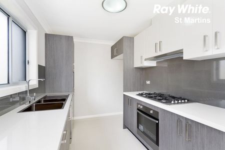 Brand New Stylish Street Facing Town Home - Short Walk to Quakers Hill Train Station - Photo 2