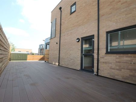 A modern furnished two bedroom semi-detached property. - Photo 4