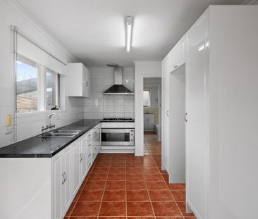 3 Andrew Street, Mooroolbark - Photo 3