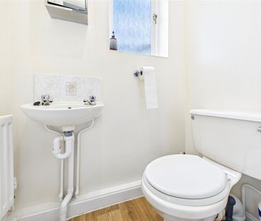 3 bedroom end of terrace house to rent - Photo 1