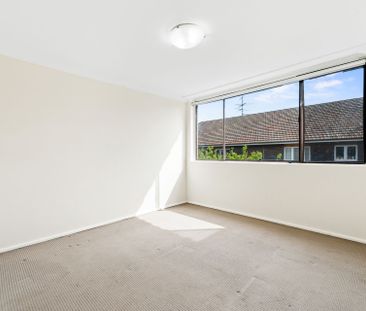 Wonderful Two Bedroom Apartment with Balcony and Lock up Garage - Photo 5