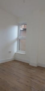 2 Bed Flat, King Street, LU1 - Photo 3