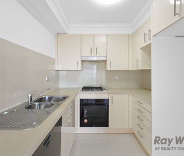 Modern Apartment With Two Balconies - Prime Chatswood Location - Photo 3