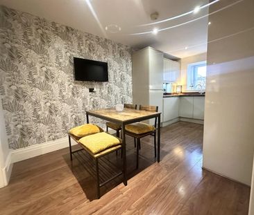 4 bedroom terraced house to rent - Photo 3