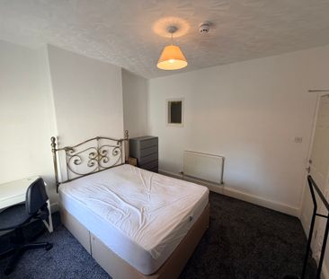4 bedroom house - Photo 3