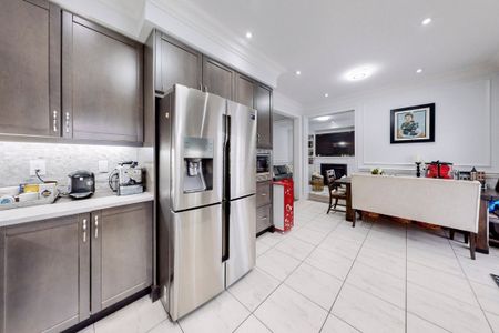 For Lease - 280 Miller Park Avenue, Bradford West Gwillimbury, Ontario - Photo 4