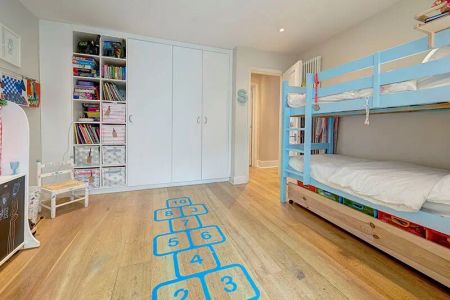 3 bedroom flat in London - Photo 5