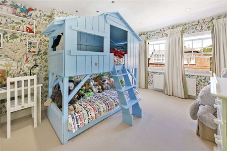 A stunning five bedroom family home close to Battersea Park. - Photo 5