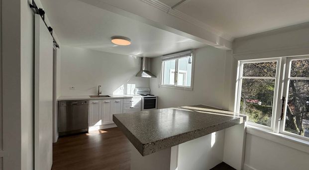 Arrowtown Delight! - Photo 1