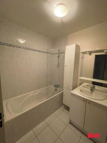 Location Appartement 4 pièces 116m² RENNES 35000 - Photo 3