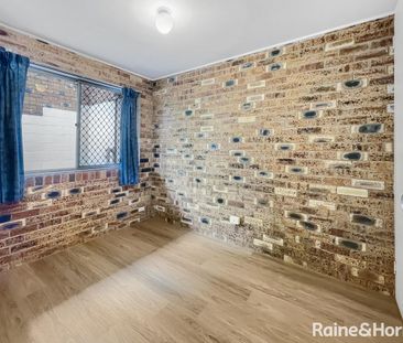 Updated Ground Floor 2 Bedroom Unit in Great Location! - Photo 3