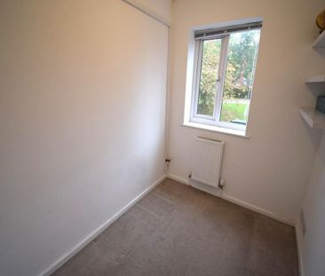 3 bedroom end of terrace house to rent - Photo 4