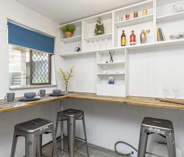 Stylish Two-Level Townhouse with Private Courtyard - Photo 2