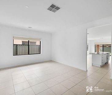 Beautiful 4 Bedroom in the heart of Strathtulloh - Photo 1