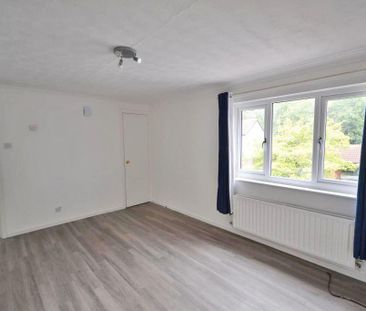 2 bedroom maisonette to rent - Photo 2