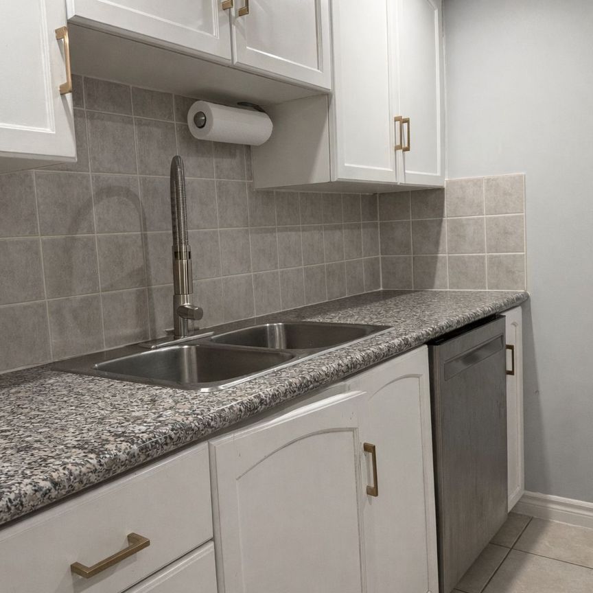 For Lease - 270 Wellington Street Unit# 915, Toronto, Ontario - Photo 1