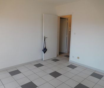 Location Appartement 1 pièce 24m² HYERES 83400 - Photo 6