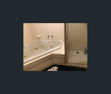 Large and Tranquil Living, Plenty of Space Throughout! - Photo 2