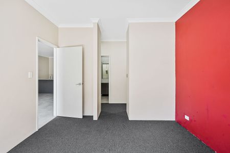 92 Thornbill Crescent, - Photo 2