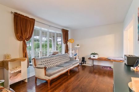 For Lease - 561 Wingrove Crescent, Oakville, Ontario - Photo 2