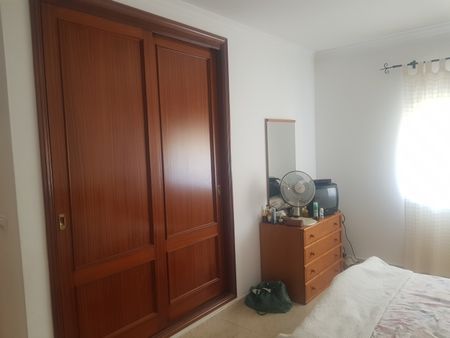 Apartamento T2 Mobilado com Elevador e Varandas - Arrendamento Sazonal (Outubro a Junho) - Photo 4