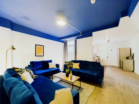 9 Bedroom House - Photo 3