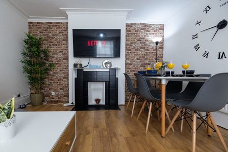 Standard Place - Photo 2