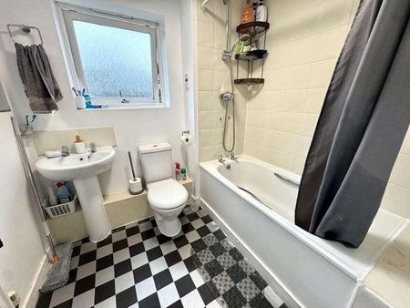 Cam House, Apprentice Gardens, Northolt, UB5 - Photo 5