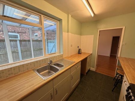 3 bedroom semi-detached house to rent - Photo 5