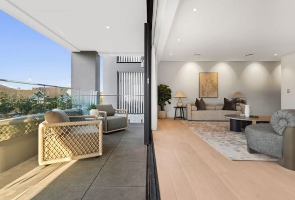 Luxury Coastal Apartment with Panoramic Bondi Beach Views - Photo 1
