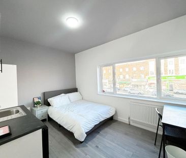 1 bedroom in a house share to rent - Photo 2