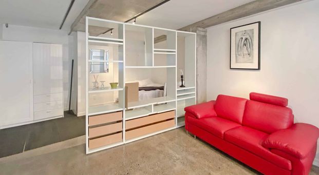 Trendy Studio Apartment - Photo 1