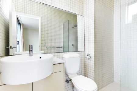 Bright and sunny apartment with views. - Photo 4